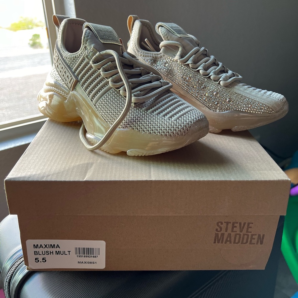 Never Worn - image 3